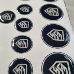 Dome para producto circular personalizado con logo — PinsPro Chile