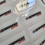 Dome para vehículo rectangular personalizado con logo — PinsPro Chile