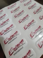 Dome adhesivo de resina epóxica rectangular personalizado con logo — PinsPro Chile