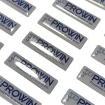 Dome adhesivo de resina rectangular personalizado con logo — PinsPro Chile