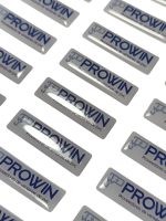 Dome adhesivo de resina epóxica rectangular personalizado con logo — PinsPro Chile