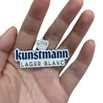 Pin metálico esmaltado troquelado personalizado con logo — PinsPro Chile