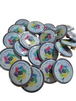 Pin metálico con resina epóxica personalizado con logo a todo color — PinsPro Chile