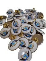 Pin metálico con resina epóxica personalizado con logo a todo color — PinsPro Chile