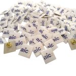 Pin metálico con resina epóxica personalizado con logo a todo color — PinsPro Chile